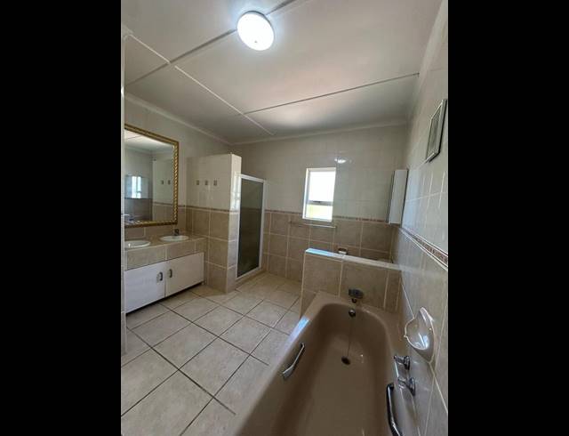 4 BEDROOM HOUSE FOR SALE IN OSLO BEACH